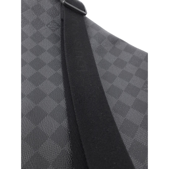 Louis Vuitton Damier Graphite Daniel MM Shoulder Bag Black - Picture 7 of 9